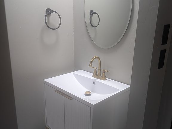 4th image of 218 N 11th St #2