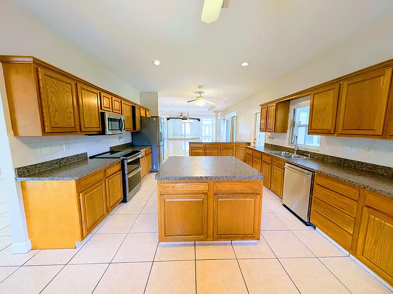 284 Peninsula Ave — Photo 14