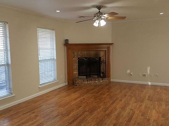 3rd image of 117 W 11th St