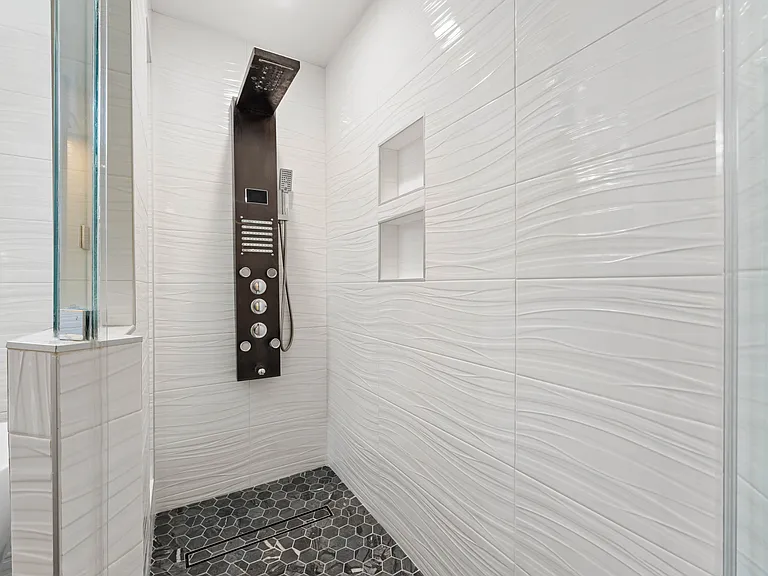 5340 Yarmouth Ave #108 — Photo 30