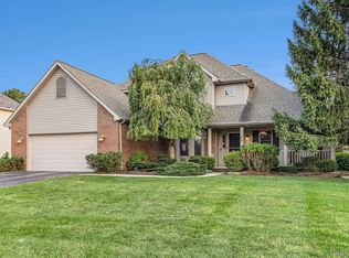 1396 Baywood Cir, Brighton, MI