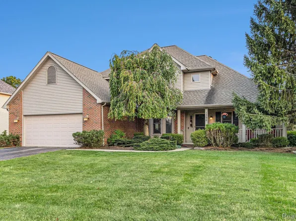 1396 Baywood Cir, Brighton, MI 48116