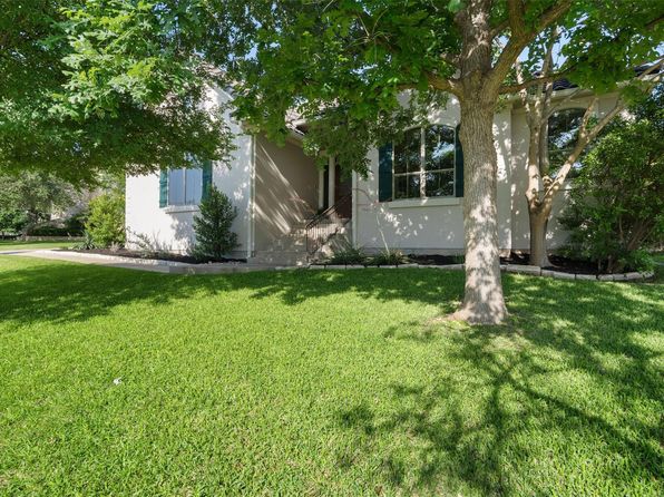 24 Falling Oaks Trl, The Hills, TX 78738