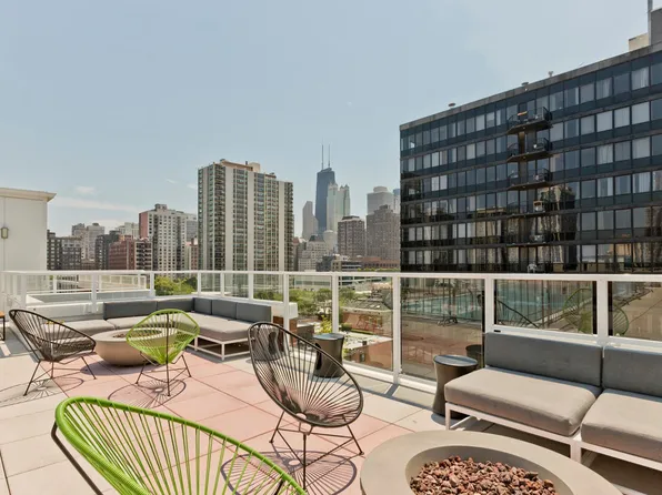 1325 N Wells Apartments