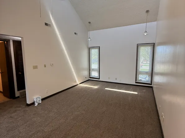421 Capitol Beach Blvd #4, Lincoln, NE 68528