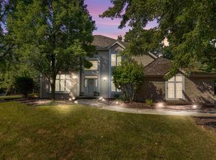 10137 N Kenilworth Ct, Mequon, WI 53092