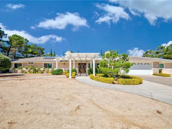 10654 Shasta Rd, Phelan, CA 92371