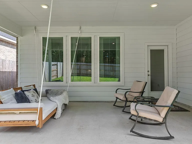560 Newcomb Hollow Dr — Photo 32
