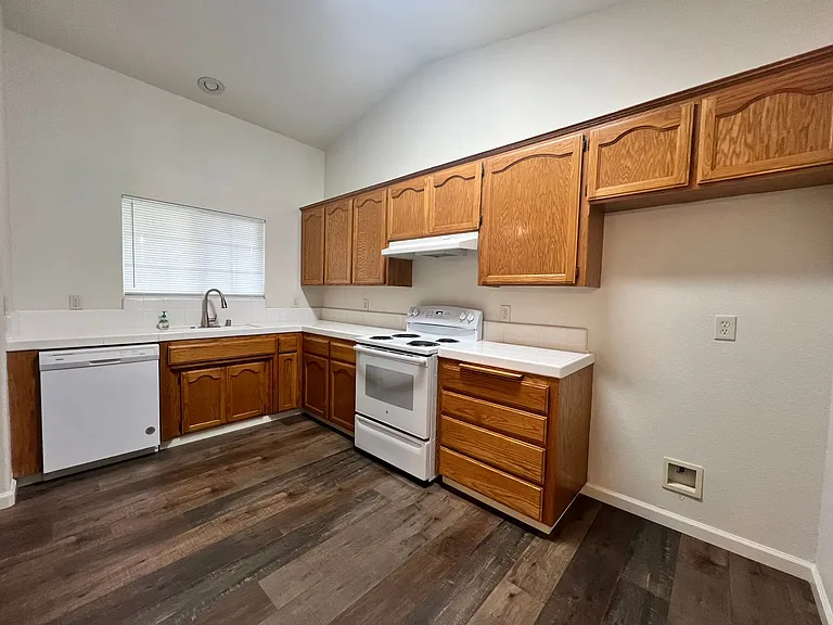 92 Rosewood Cir — Photo 7