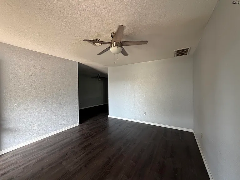 4706 Catalina Dr — Photo 16