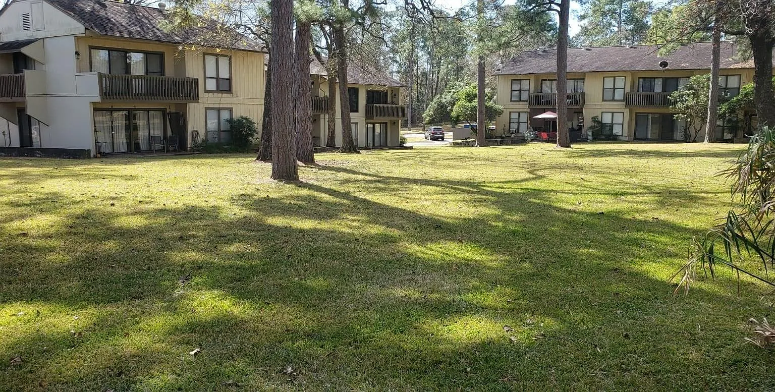 15919 Golf Club Dr — Photo 1