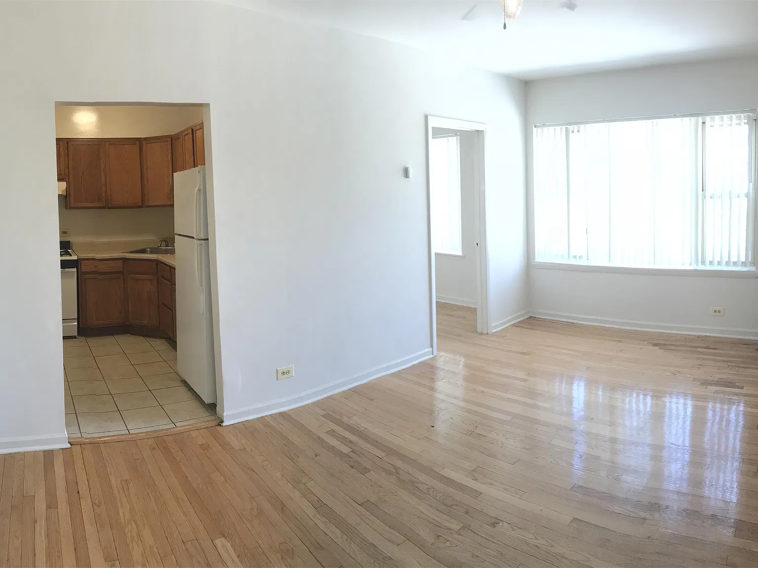 7108 S Rhodes Ave — Photo 3