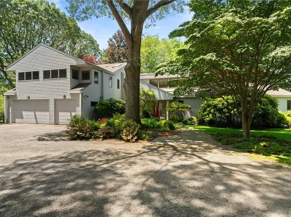 125 Woodruff Ave, Narragansett, RI 02882
