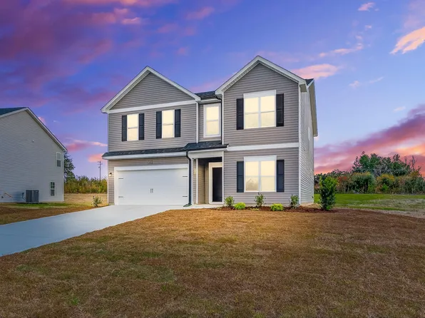 349 Ashley Heights Dr, Southern Pines, NC 28387