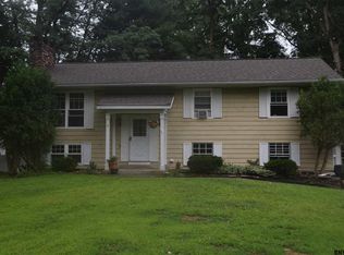 6 Lotus Ct, Clifton Park, NY 12065