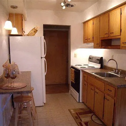 Emerald Village Apartments — Photo 17