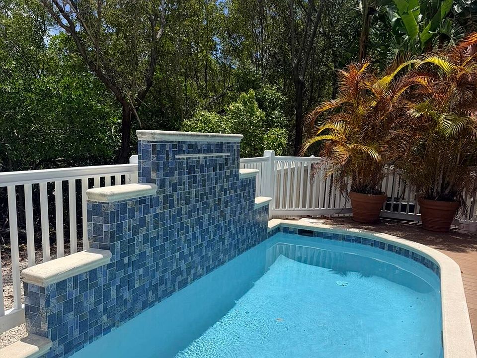 2nd image of 2651 Gulfview Dr
