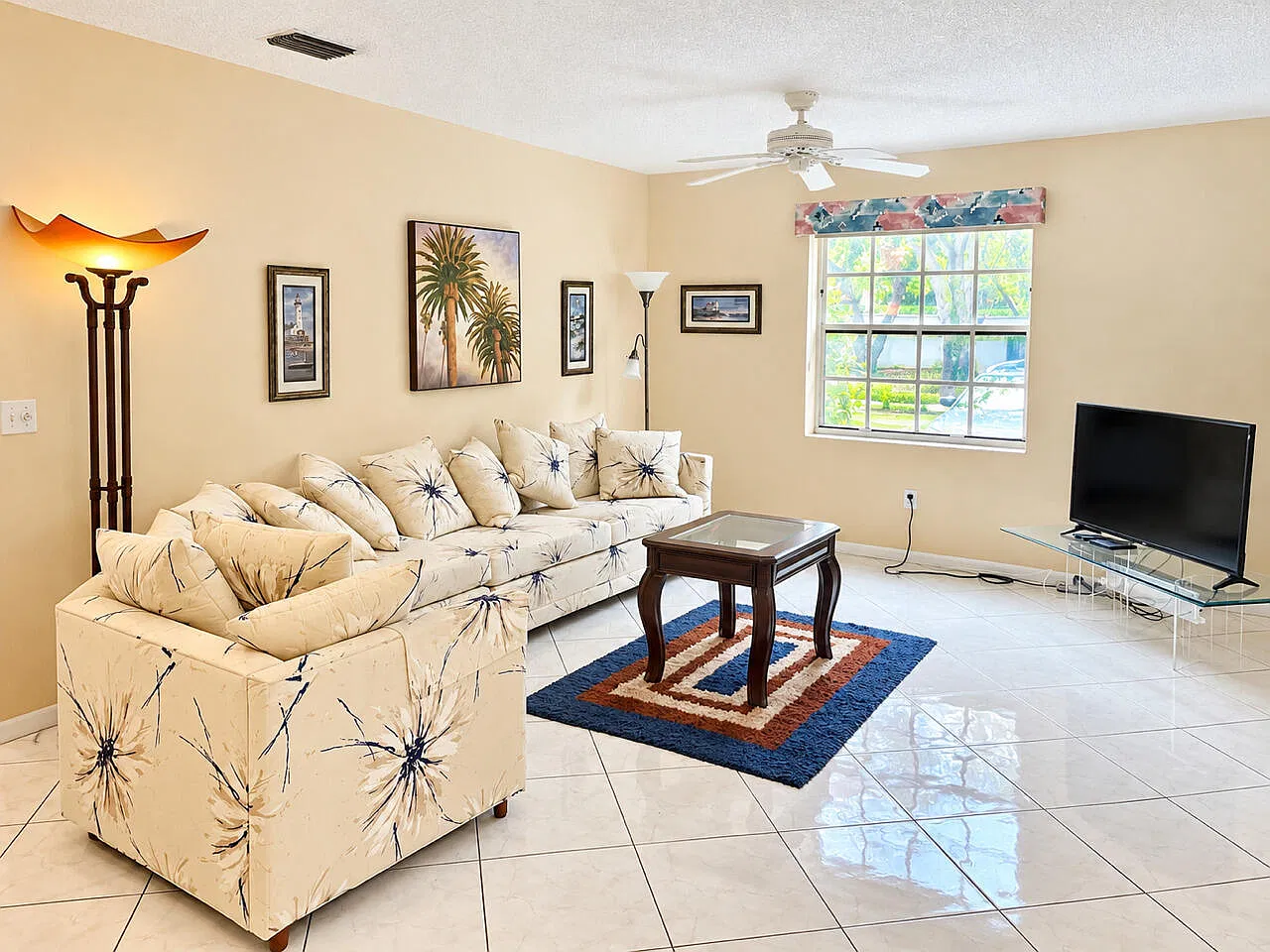 3 bed, 2.0 bath, 1416 sqft, $3,400 — Photo 3
