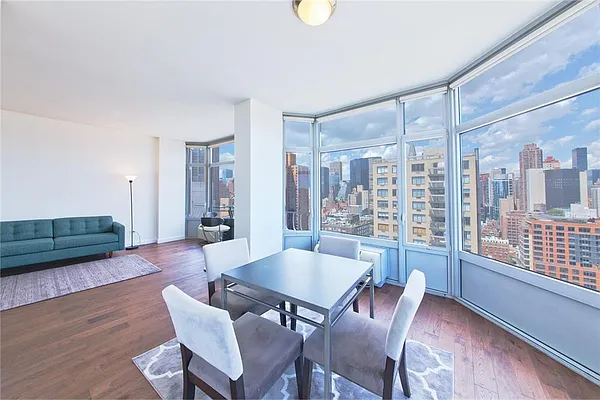 Rented by R New York | media 14