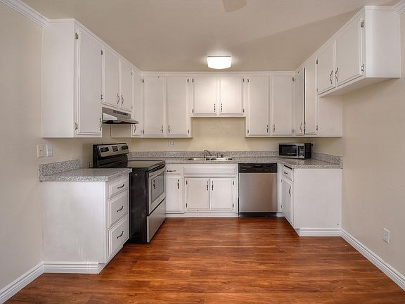 5th image of 560 S Fernwood St #E15