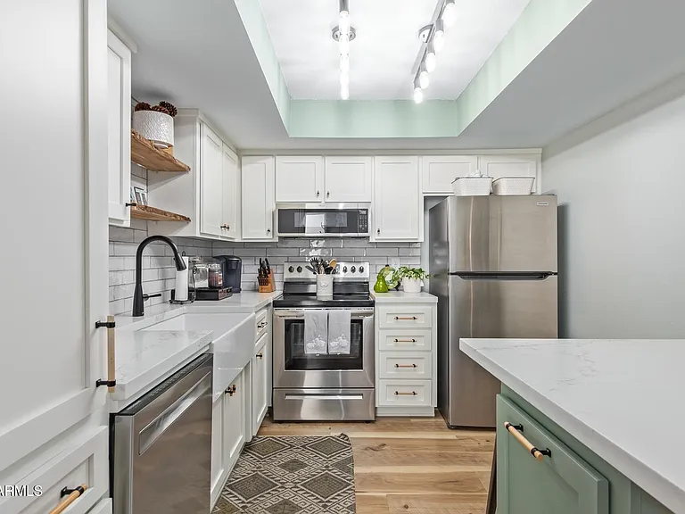 1923 E Duke Dr — Photo 11