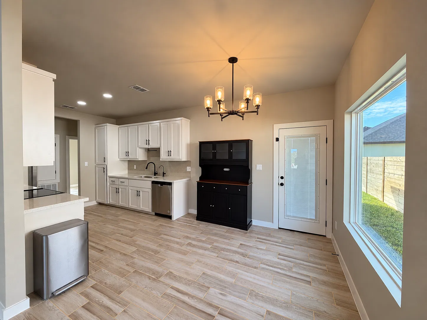 4 bed, 1523 sqft, $2,300 — Photo 3