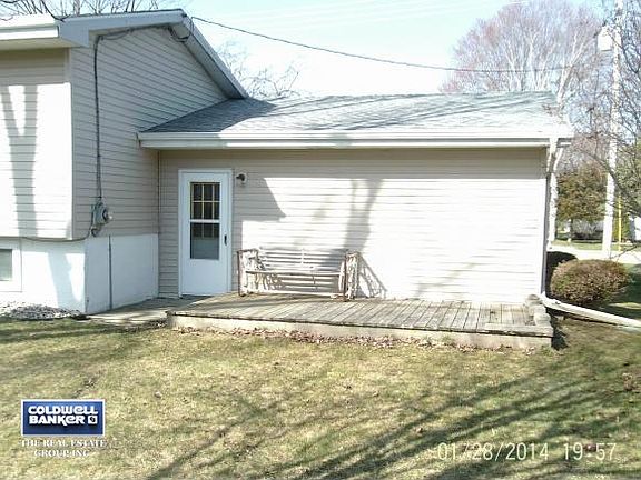 Deck in Back of Garage