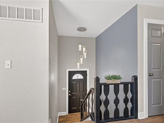 3rd image of 719 S 6th St