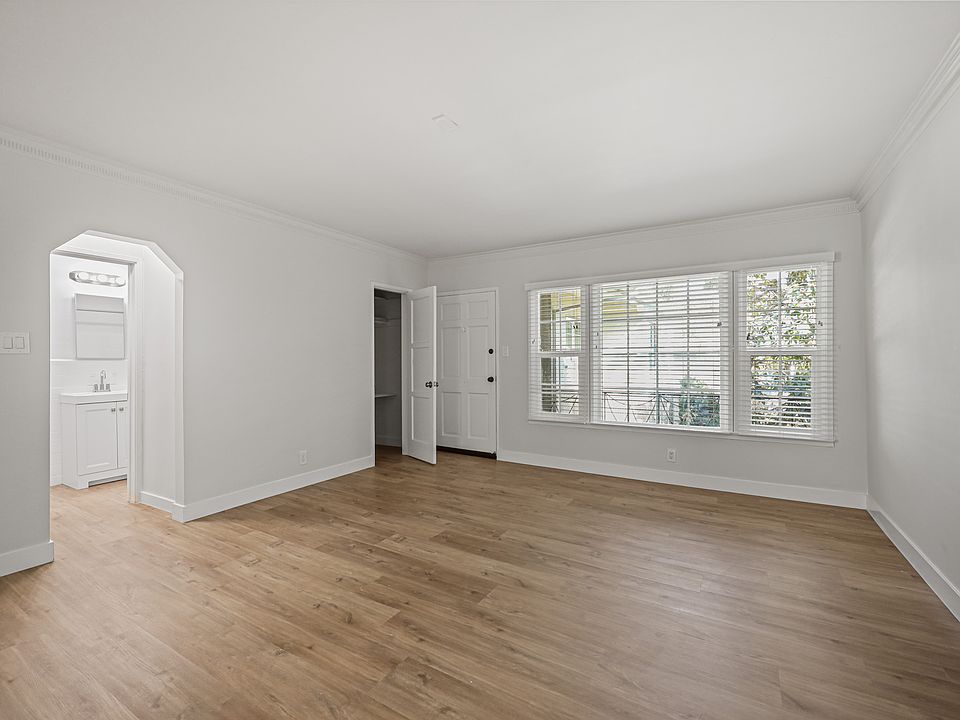 1st image of 1645 Courtney Ave APT 9