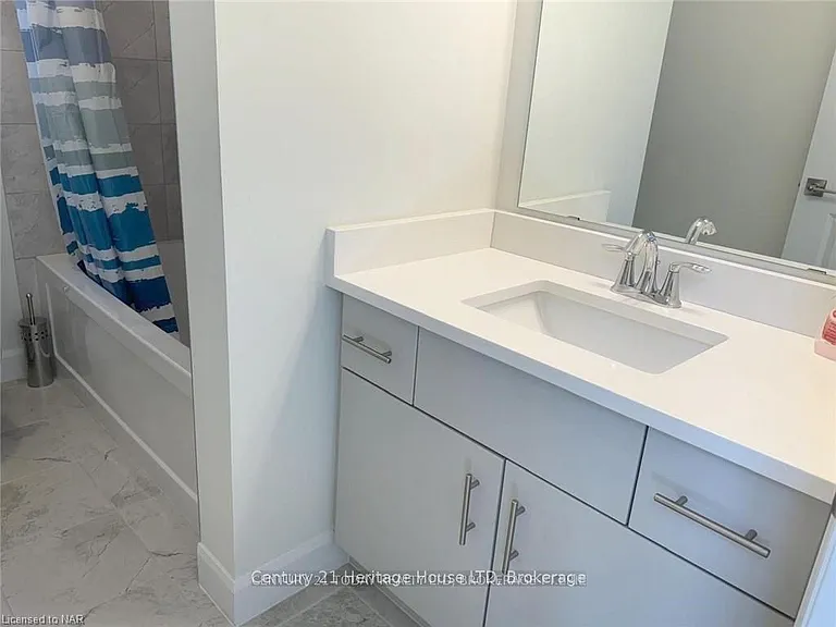 11 Beachwalk Cres — Photo 22