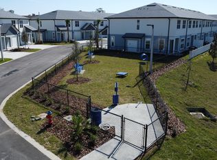 1147 E Caroline St #1-03, Tavares, FL 32778