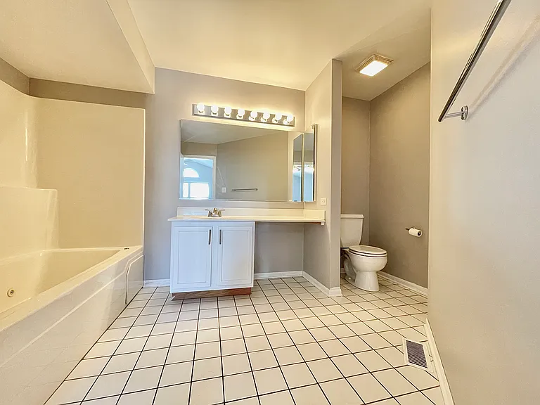 13841 Cambridge Cir — Photo 24