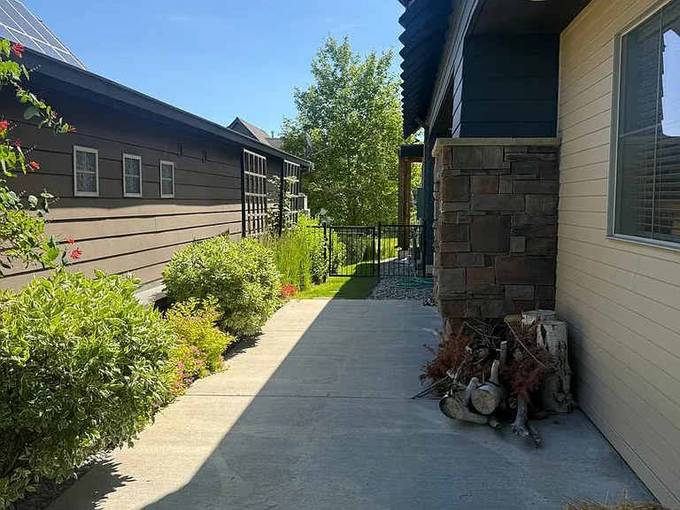 972 Knolls Dr — Photo 7