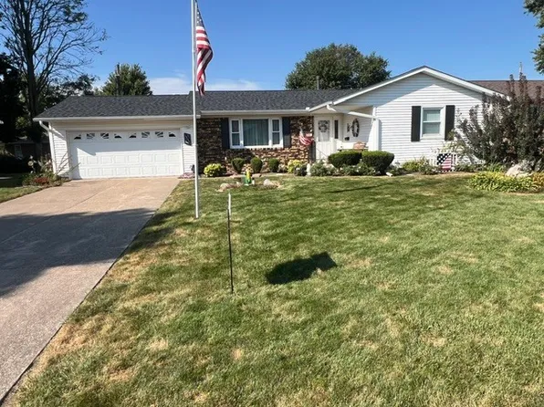 356 W Meadow Ln, Walcott, IA 52773