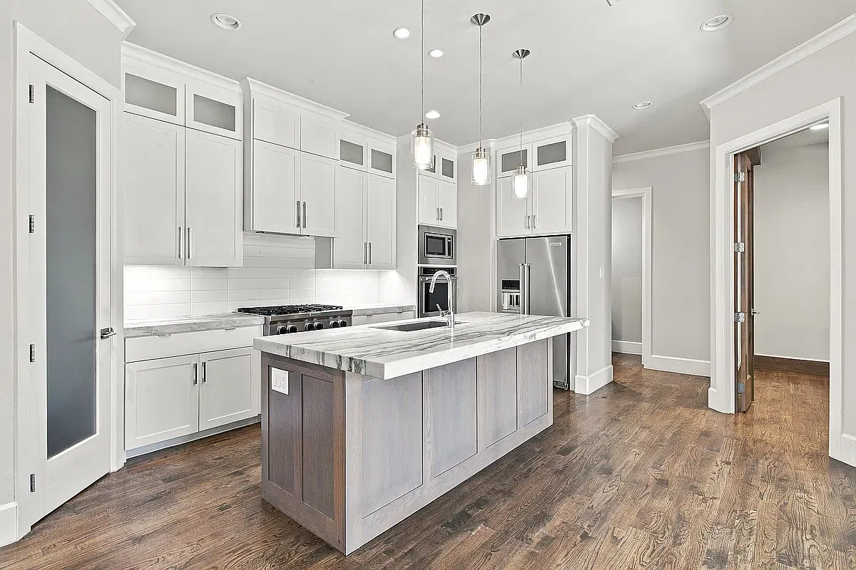 4 bed, 4.5 bath, 3745 sqft, $8,475 — Photo 4