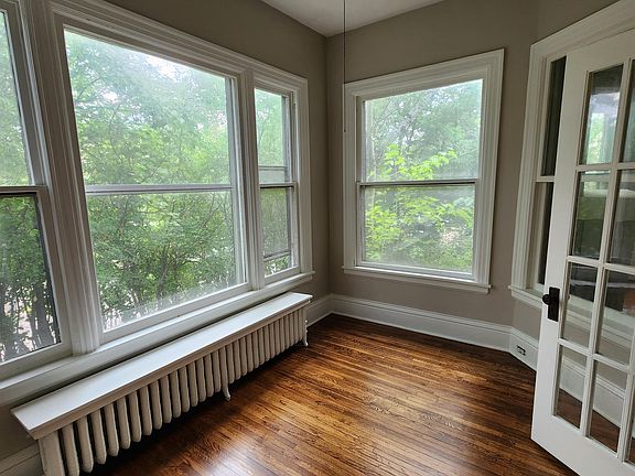 5th image of 402 Franklin Ave W #402