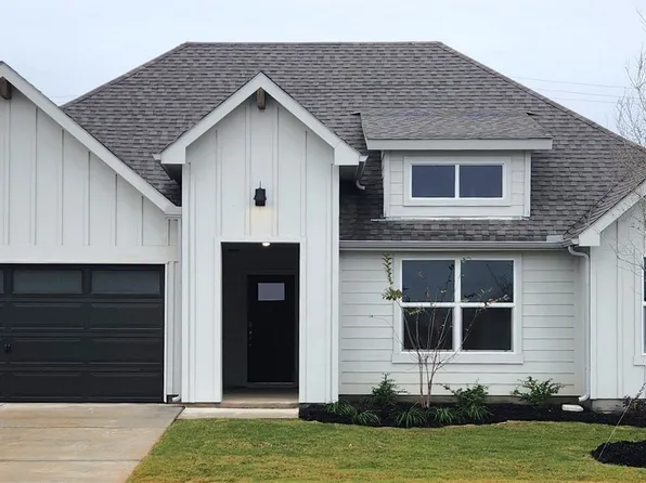 137 Sandstone Cir, Granbury, TX 76048