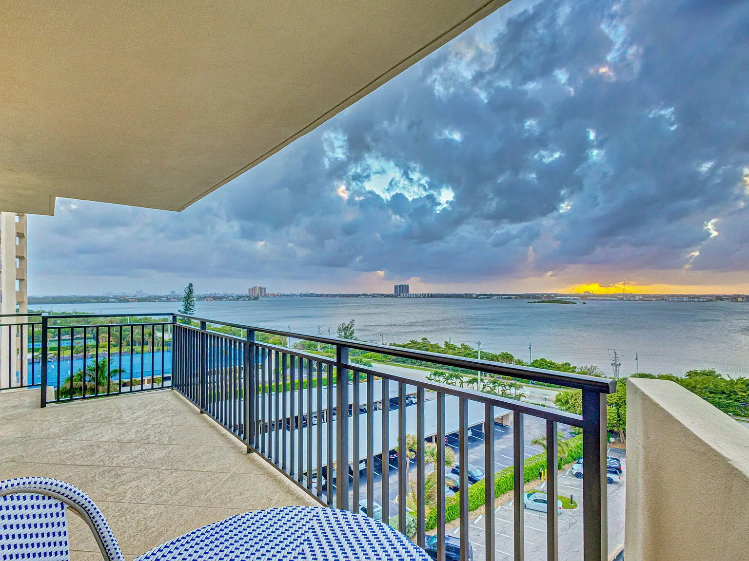 2 bed, 2.0 bath, 1424 sqft, $8,500 — Photo 3