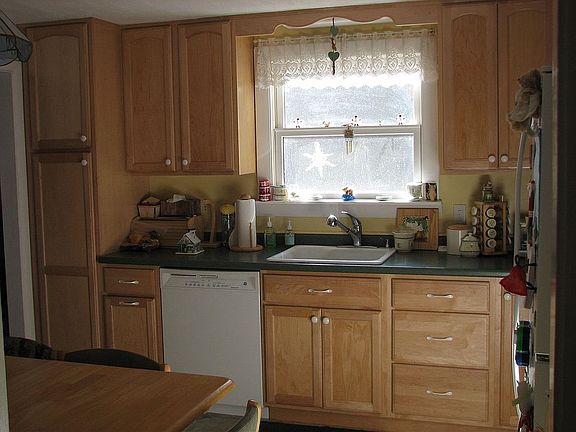 Eat-in kitchen
