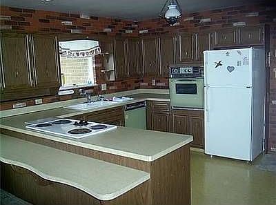 2nd image of 320 Edgewood Rd