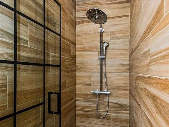 5th image of 2450 W Chicago Ave #3