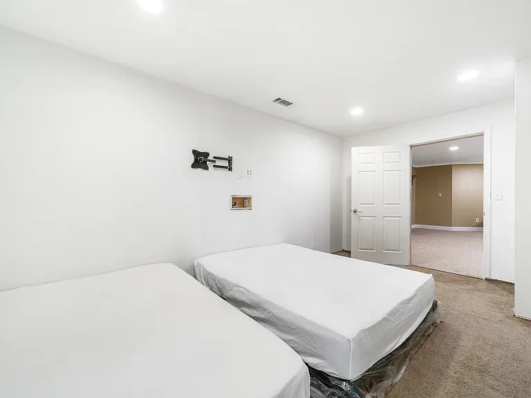 967 Redstone Trl — Photo 12