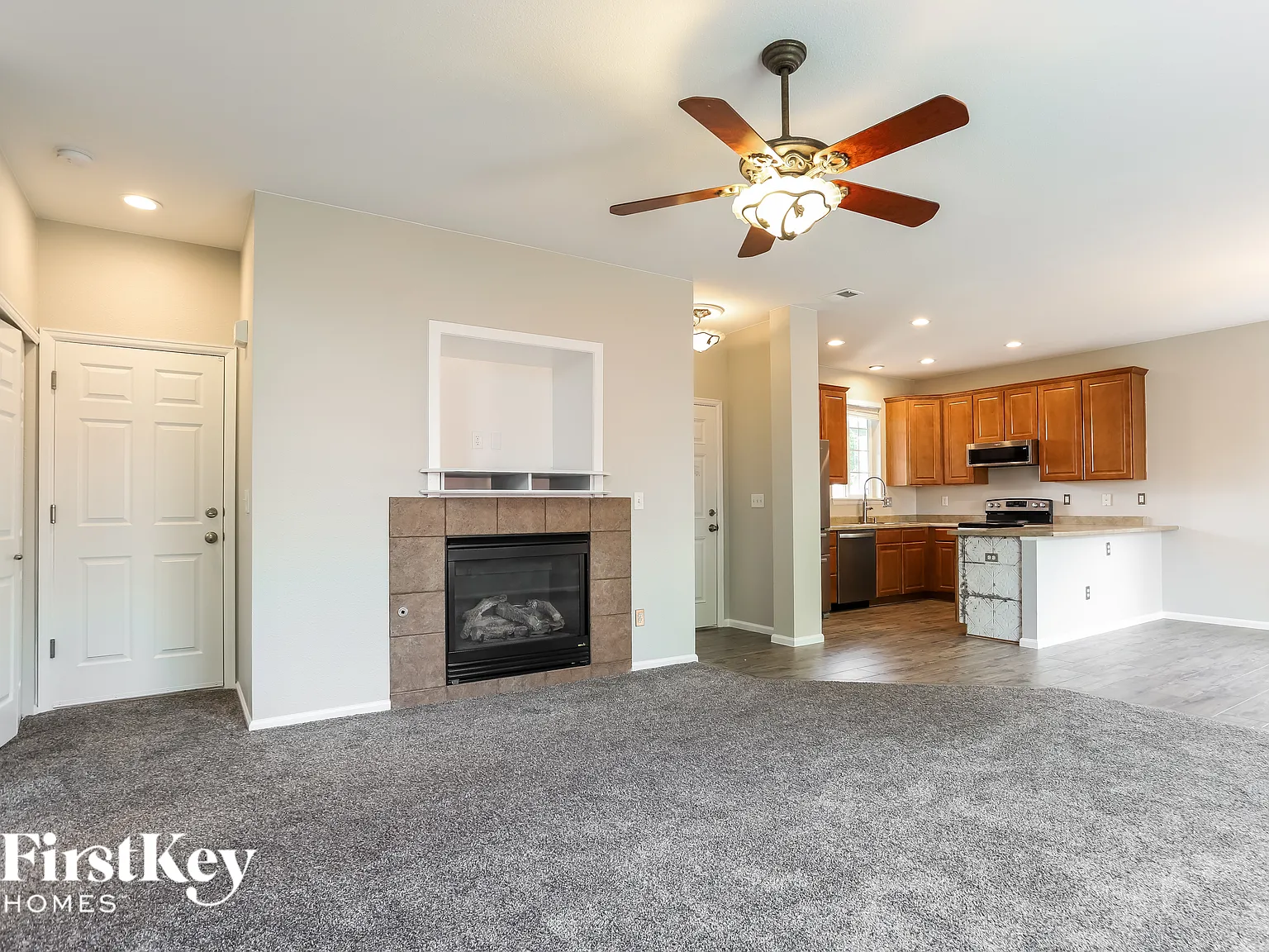 3 bed, 2.5 bath, 1594 sqft, $3,160 — Photo 3