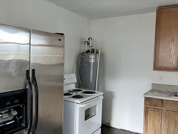 2nd image of 1017 W 6th St #1