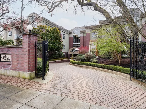 2277 Oak Bay Ave #207, Oak Bay, BC V8R 1G6