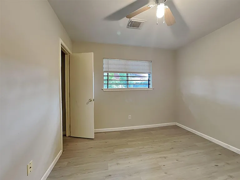 12811 Roandale Dr — Photo 14