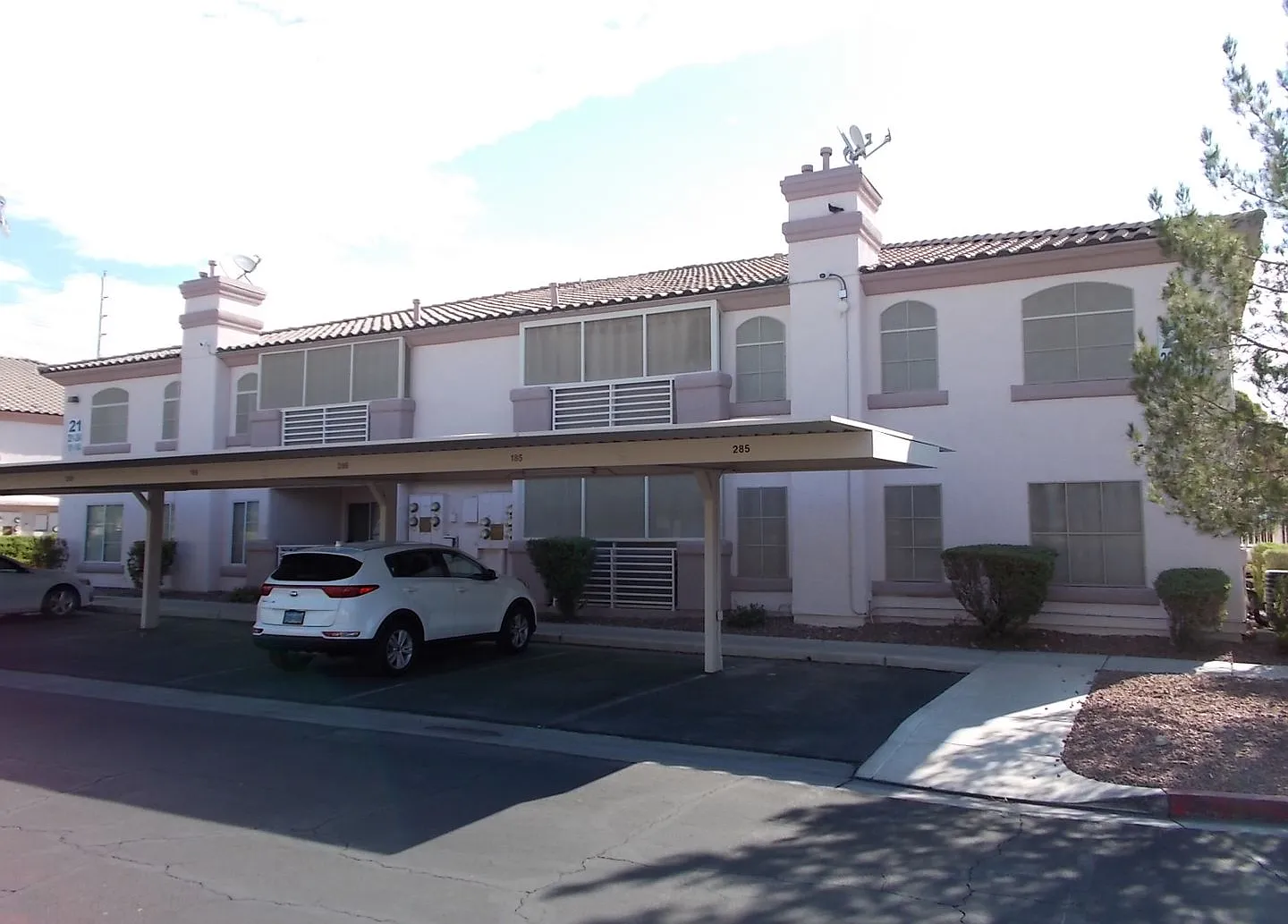 Charming 2 Bed / 2 Bath Condo with Fireplace & Balcony Prime Location! — Photo 1