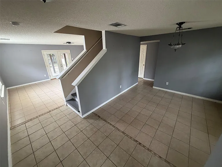 1704 Matagorda Dr — Photo 2