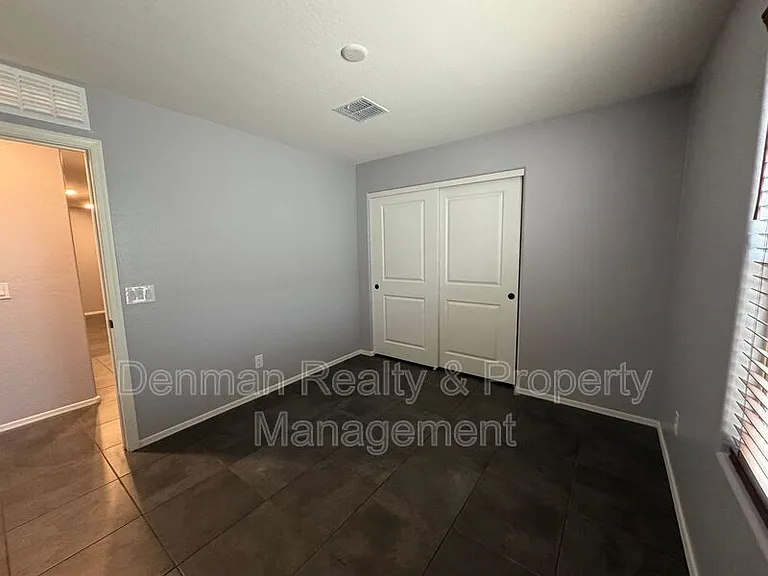 1633 W Pinkley Ct — Photo 24