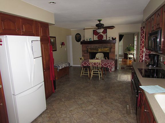 2nd image of 617 W 5th St